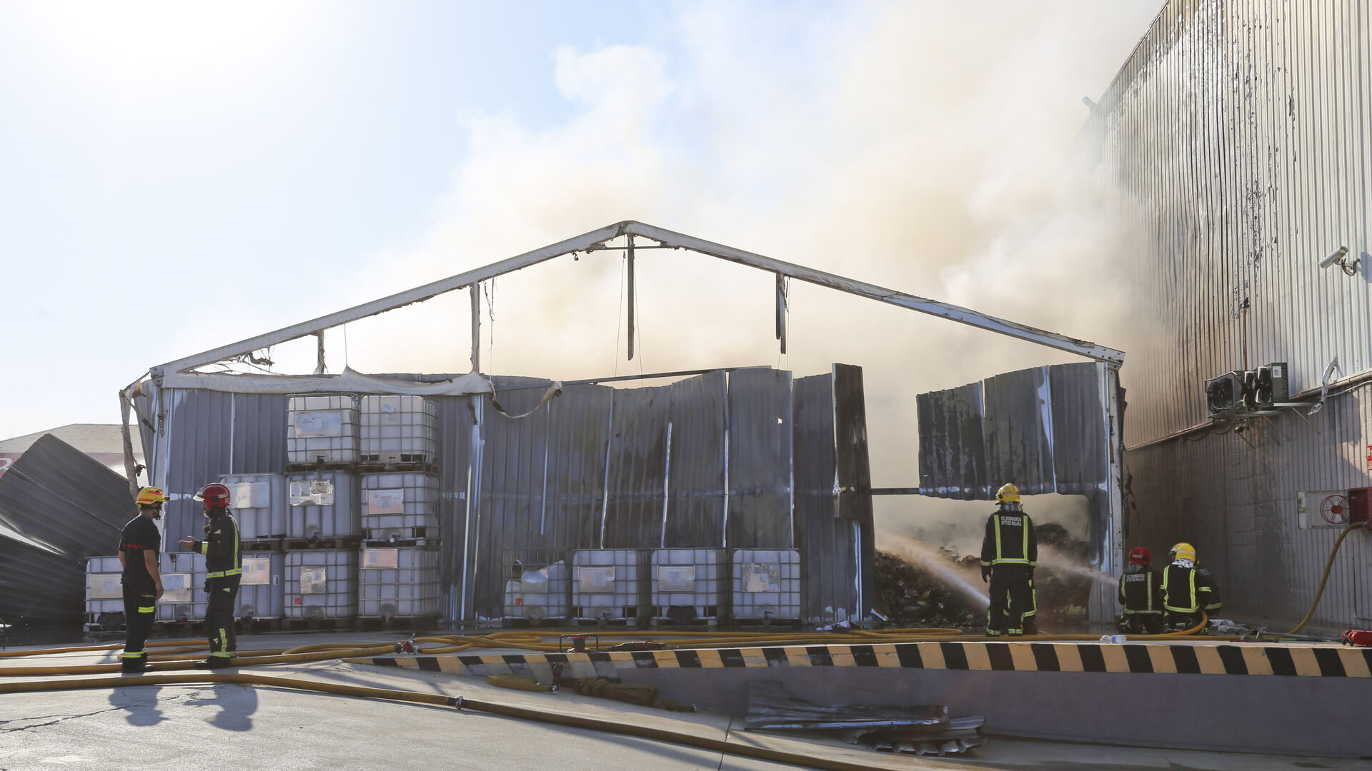 Las fotos del incendio en una nave de aceites del pol&iacute;gono Guadalhorce