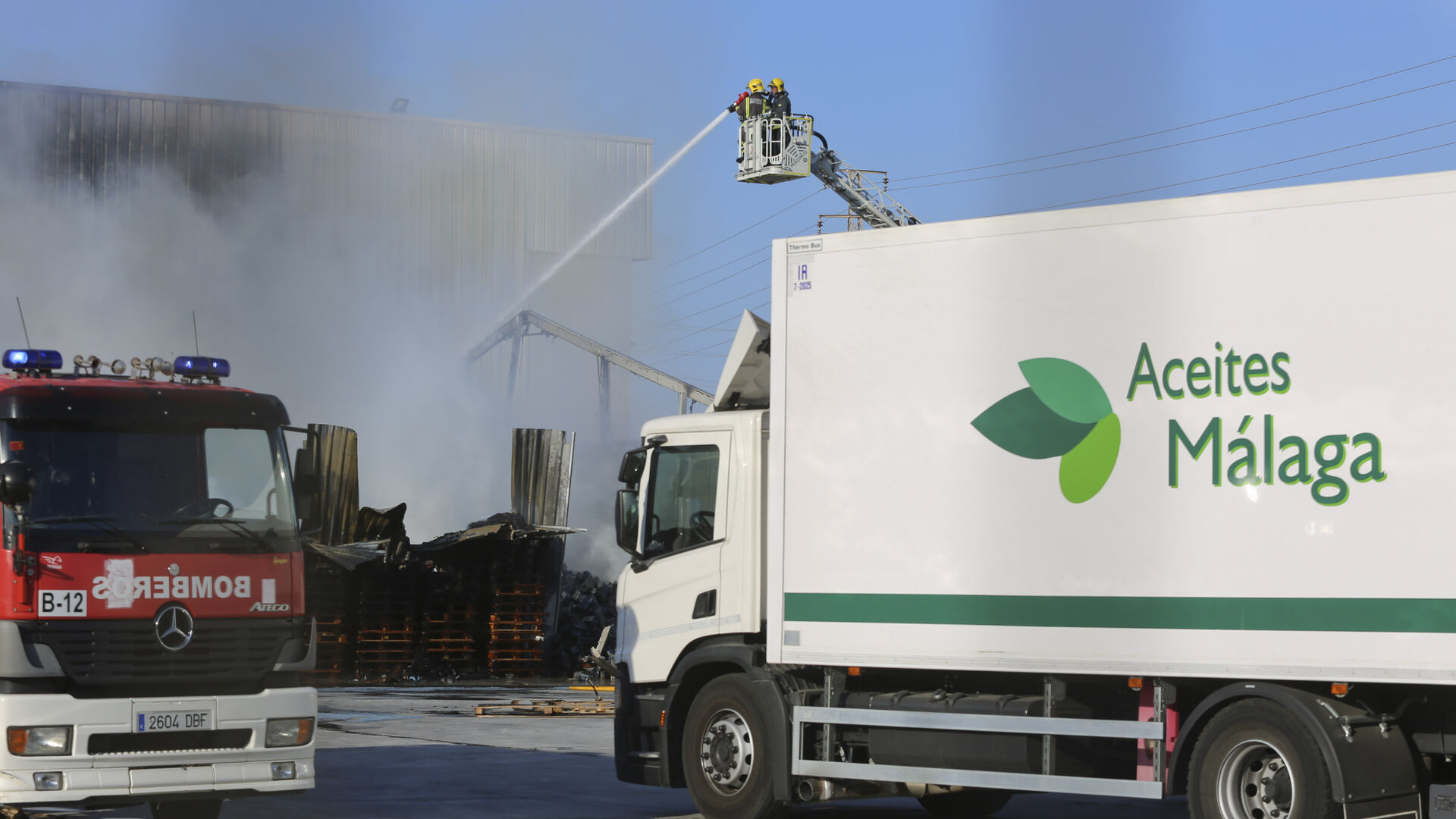 Las fotos del incendio en una nave de aceites del pol&iacute;gono Guadalhorce