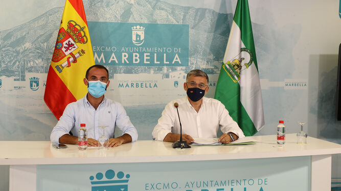 El concejal de Participación Ciudadana, Enrique Rodríguez (I) y el teniente de alcalde sampedreño, Javier García.