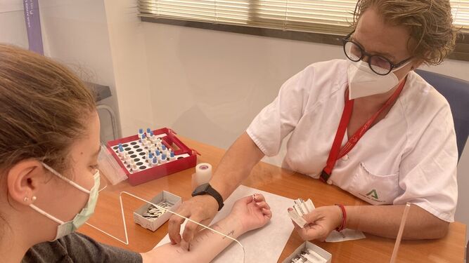 Alergólogos del Hospital Regional de Málaga hacen seguimiento a 500 pacientes con anafilaxia