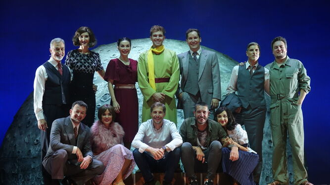 El equipo artístico de 'Antoine', este viernes, en el Teatro Cervantes.