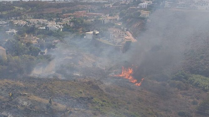 Vista del incendio declarado en Benahavís