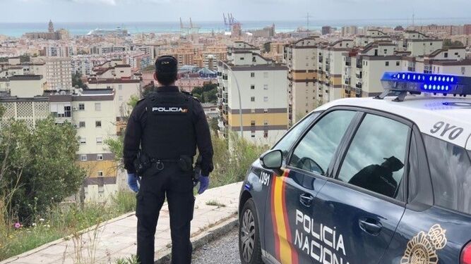 Un policías en el distrito norte de Málaga