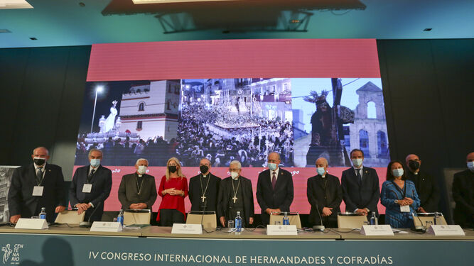 Autoridades y organizadores del IV Congreso Internacional de Hermandades y Cofradías en su jornada inaugural.
