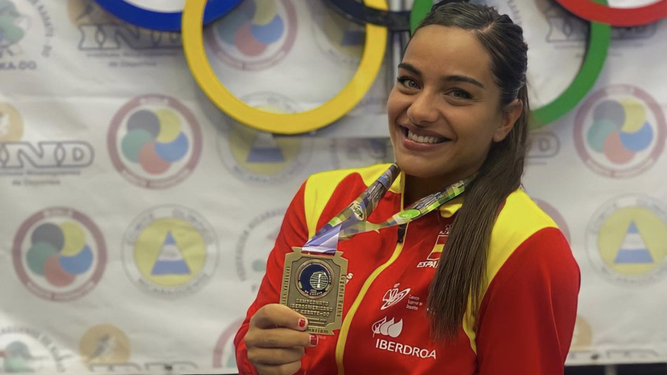 María Torres, con la medalla de oro.