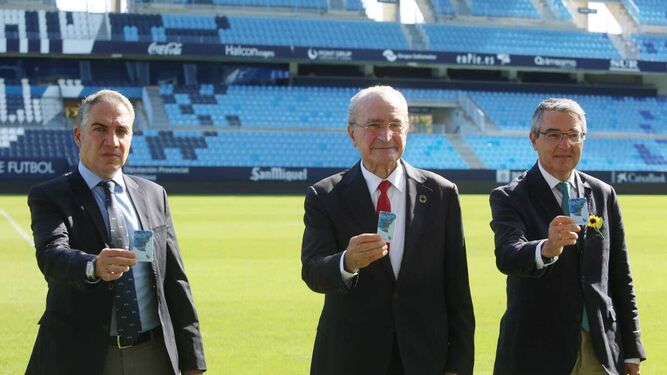 Elías Bendodo, Francisco De la Torre, Francisco Salado renueva su carné del Málaga CF.