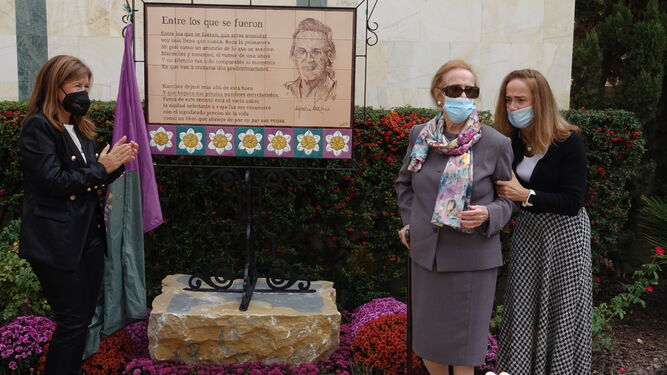 Homenaje a María Victoria Atencia este lunes en el Cementerio de San Miguel.
