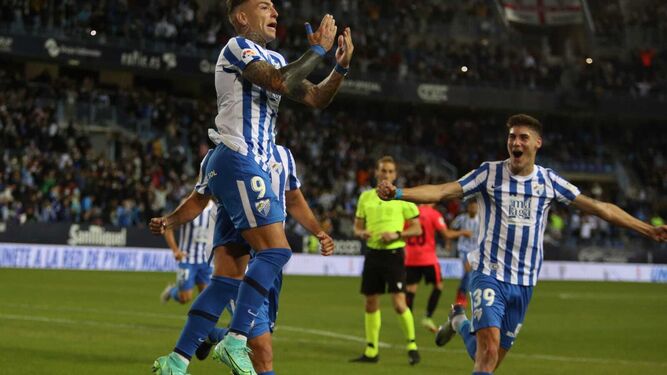 Brandon celebra un gol en el Málaga CF-Tenerife
