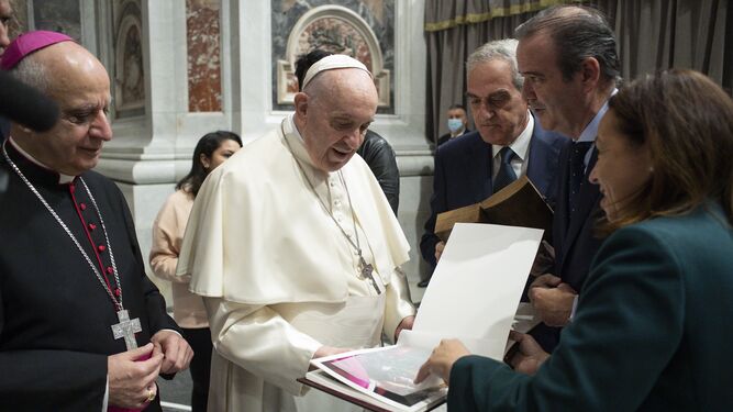 El Papa, con los representantes de las cofradías malagueñas.