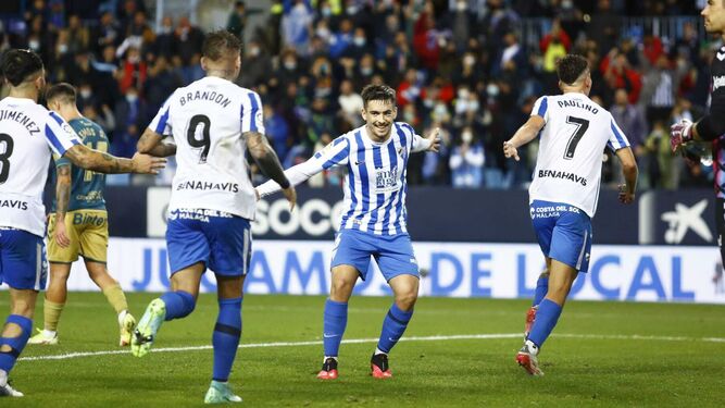 Ramón celebra con sus compañeros el 1-0 de Antoñín.