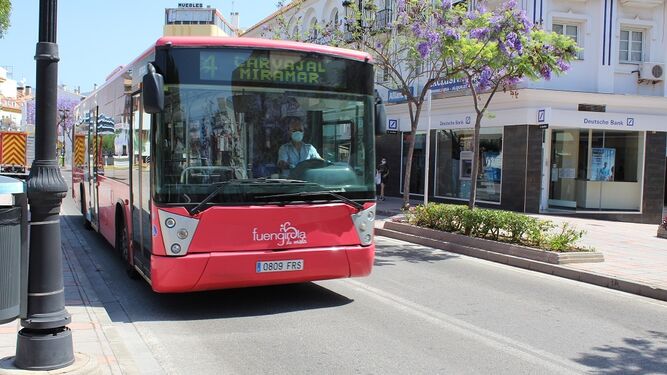 Un autobús urbano en Fuengirola.