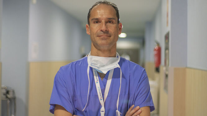 El jefe del servicio de Cirugía General y de Obesidad del Hospital Quirónsalud Málaga, el doctor César Ramírez.