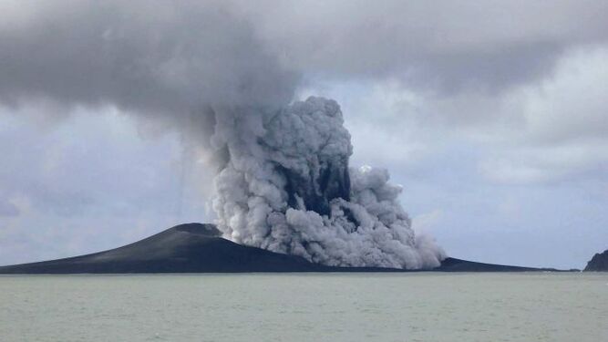 La erupción del volcán en Tonga