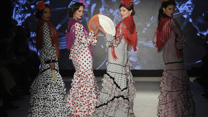 Diseños de Rocío Olmedo con el rojo, el blanco y el negro como protagonistas.