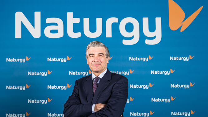 El presidente, Francisco Reynés, con el logo de Naturgy.