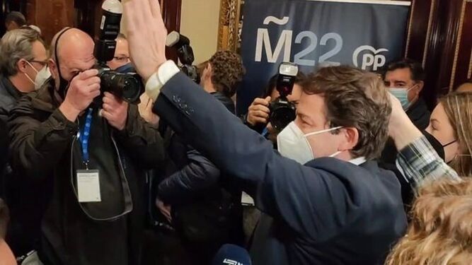 Alfonso Fernández Mañueco celebra su victoria en las elecciones
