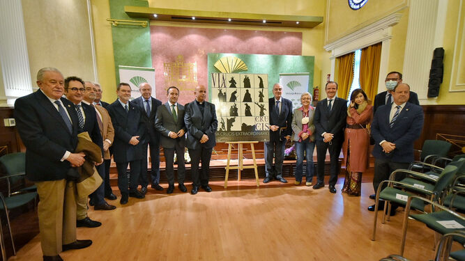Representantes del Ayuntamiento y Agrupación de Cofradías en la presentación oficial del Via Crucis