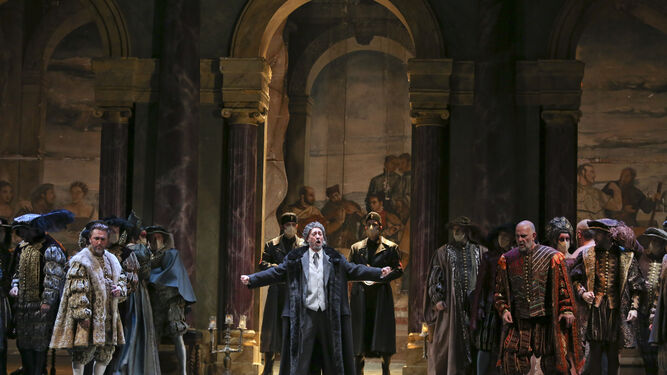 Uno de los momentos del ensayo general de ‘Rigoletto’ en el Teatro Cervantes.