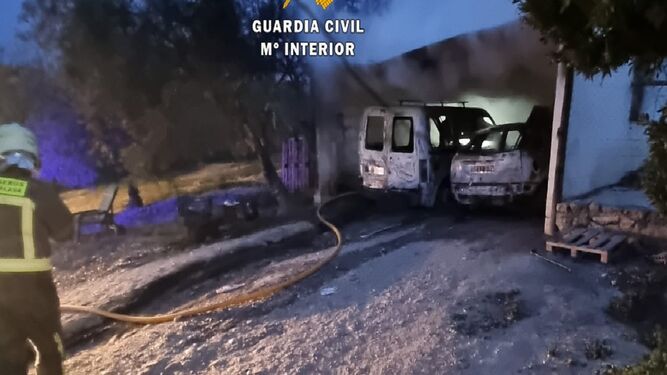 Incendio en la cochera de una vivienda en Villanueva del Rosario.