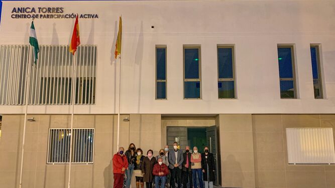 La visita institucional al ampliado del centro de participación activa  Anica Torres, en Benalmádena.
