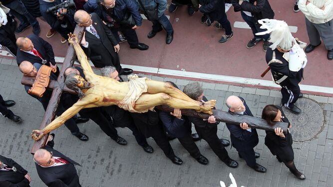 El Cristo de la Sangre, a su paso por calle Parra.