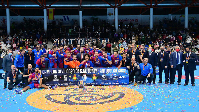 Celebración tras el triunfo del FC Barcelona de Balonmano.