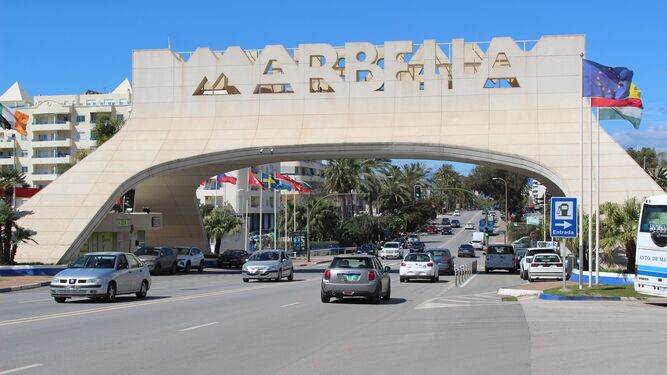 El arco de acceso a la zona este de Marbella es un símbolo de la época del GIL.