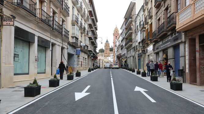 Imagen del tramo de la calle Infante Don Fernando tras finalizar su reforma.