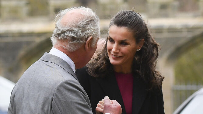 El príncipe de Gales recibe este martes a doña Leitizia en el castillo de Auckland.