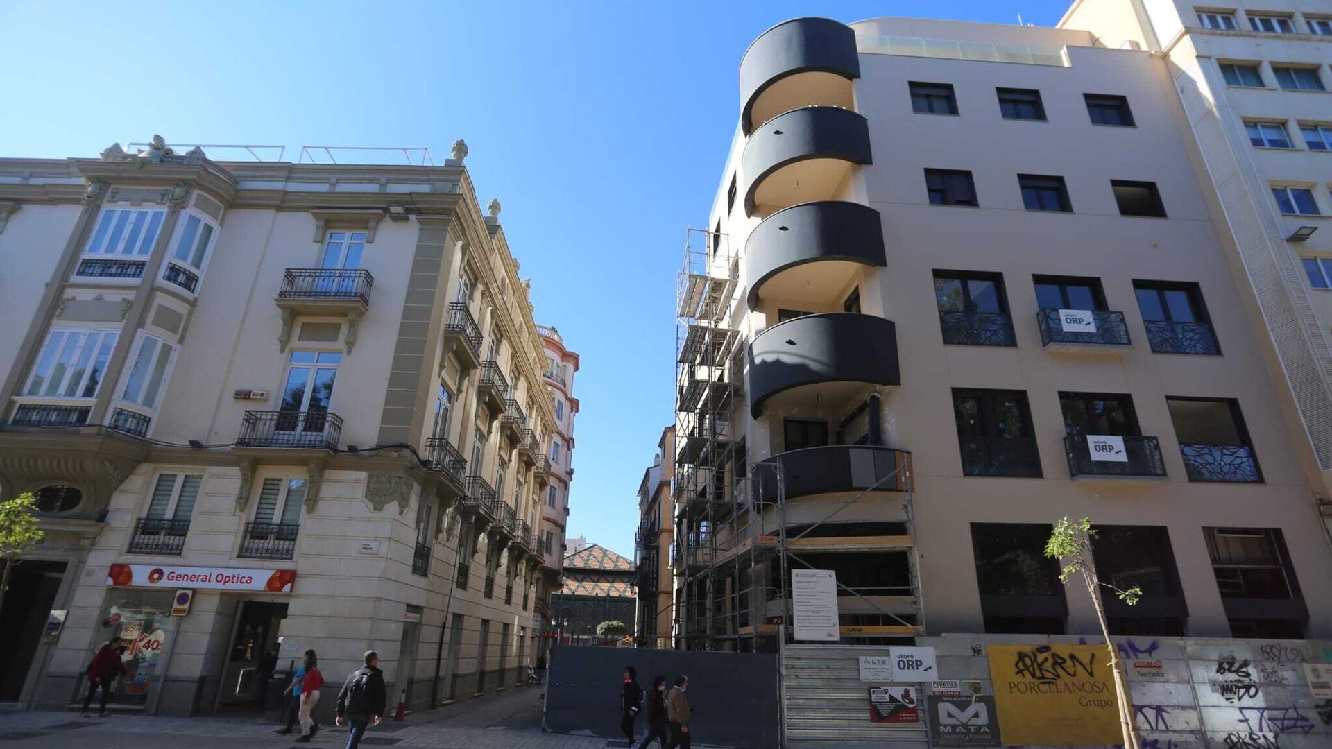 Edificio de la Alameda Principal con la calle Torregorda.
