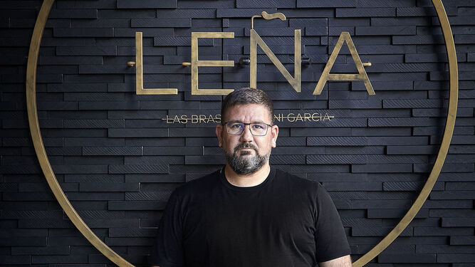 El chef Dani García en su restaurante Leña.