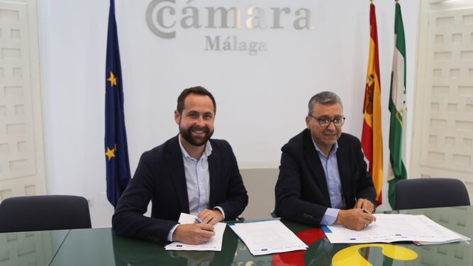 Firma del convenio entre el Ayuntamiento de Málaga y la Cámara de Comercio para fomentar el emprendimiento y el autoempleo.