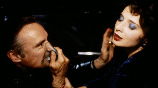 Dennis Hopper e Isabella Rossellini en 'Terciopelo azul'.