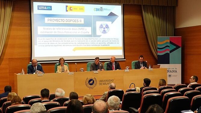 Representantes institucionales en la presentación del proyecto Dopoes en el Rectorado.