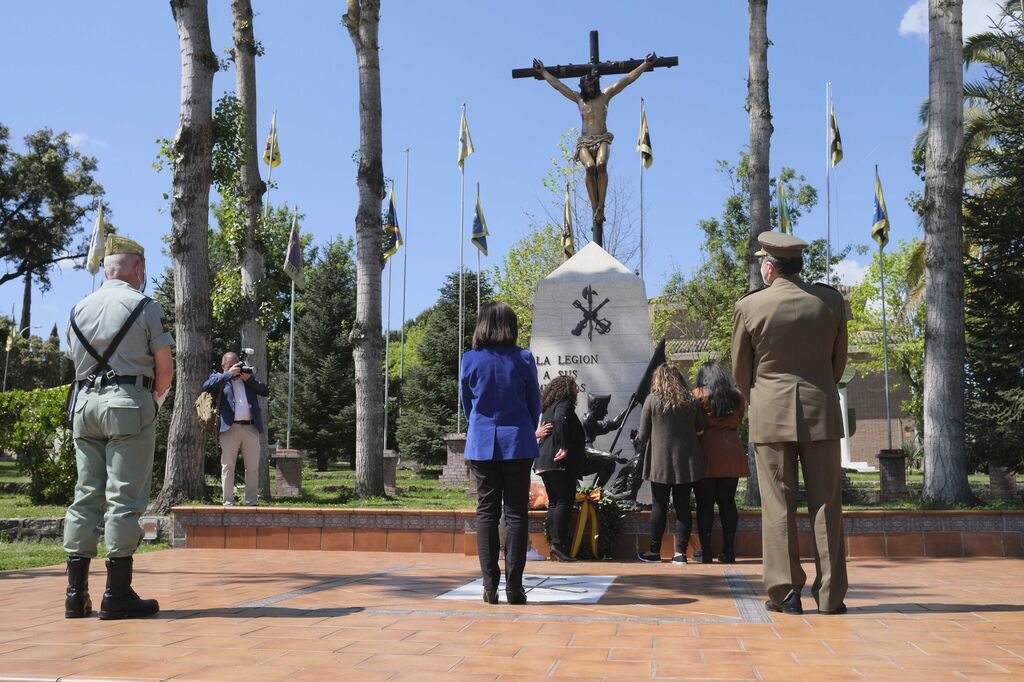 Homenaje de La Legi&oacute;n a los militares fallecidos, en fotos.