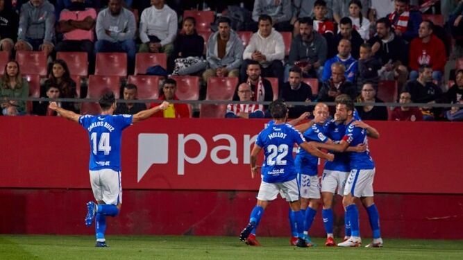 El Tenerife celebra su gol ante el Girona.