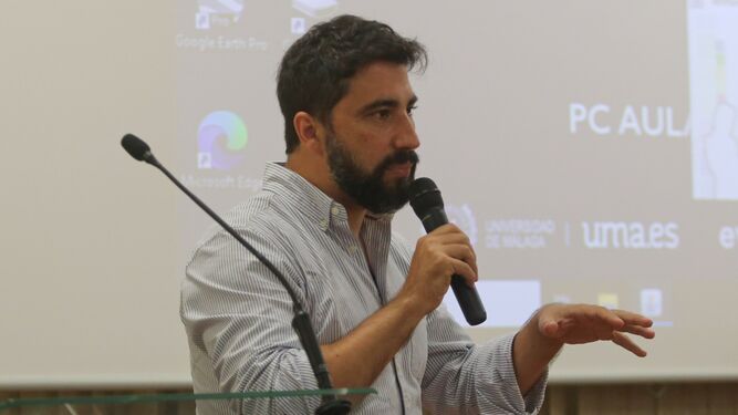 Joaquín Cuenca, CEO y cofundador de Freepik Company, en la conferencia celebrada en al Facultad de Ciencias Económicas y Empresariales.