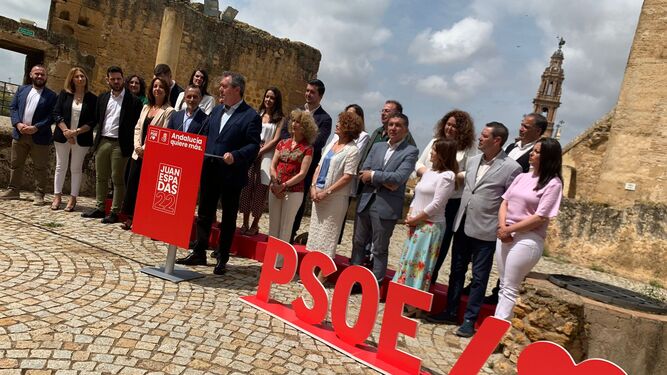 Espadas presenta en Carmona la lista de los socialistas por Sevilla en los comicios del 19-J.
