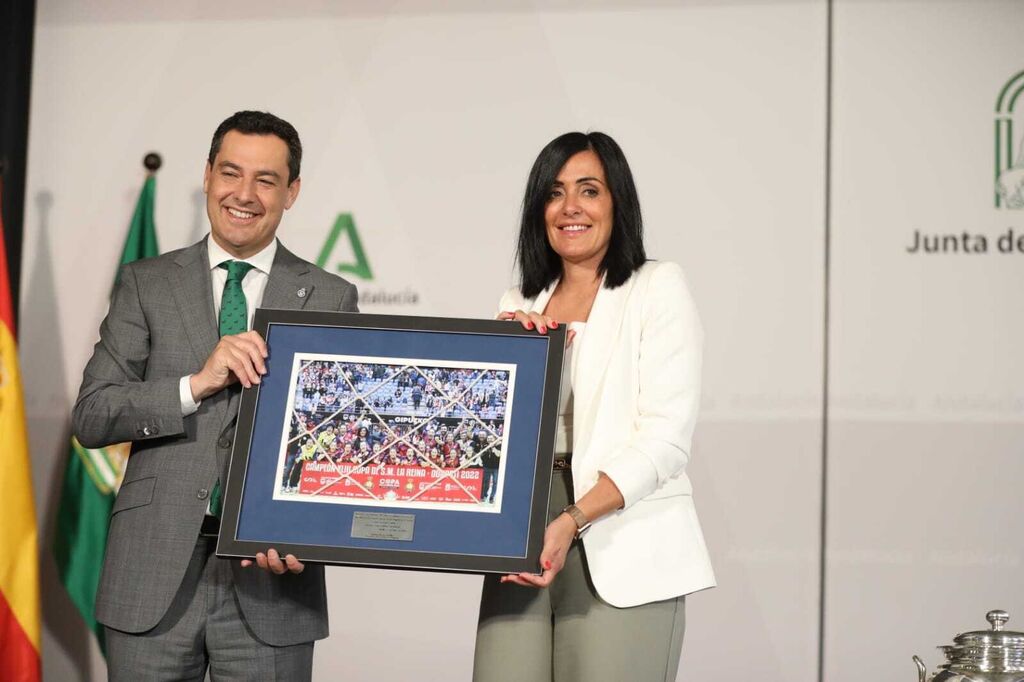 Juanma Moreno recibe en Sevilla al Costa del Sol