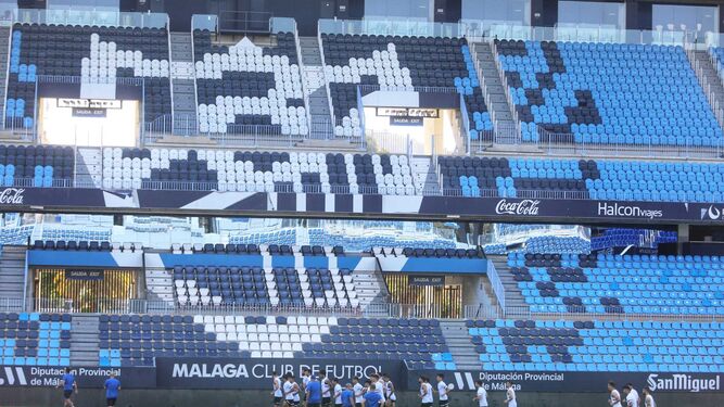 Perspectiva de La Rosaleda durante un entrenamiento del Málaga CF