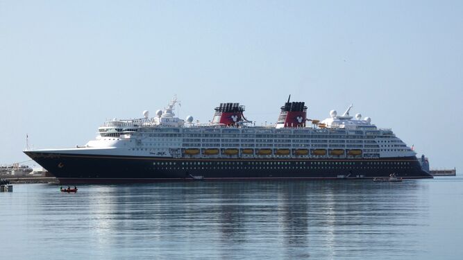 'Disney Magic' atracado este jueves en el puerto de Málaga.