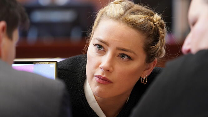 Amber Heard, en el juicio por la denuncia contra ella de Johnny Depp por difamación.