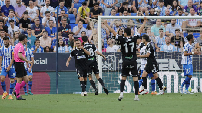 El Burgos celebra su gol al Málaga CF