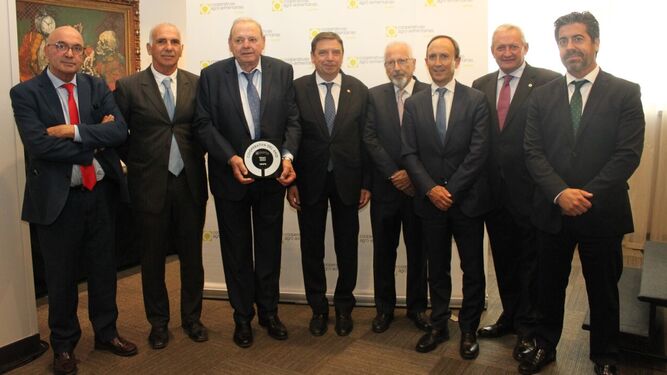 José Lorca, Luis Planas y Enrique Colilles, entre otros, en la entrega del premio.