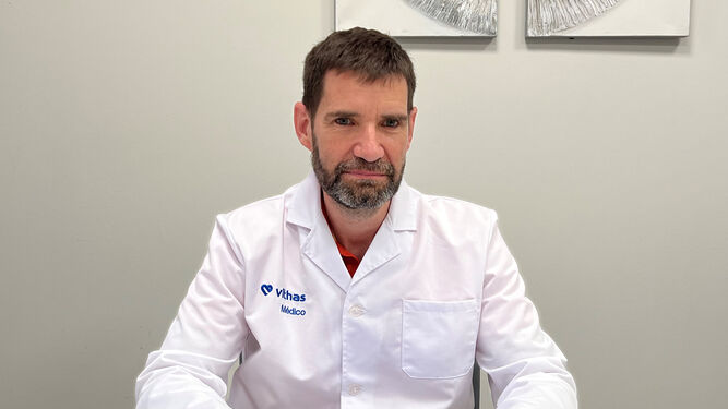 El doctor Pedro Rosón, jefe del servicio de aparato digestivo del Hospital Vithas Xanit Internacional.