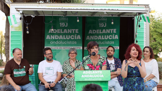 Teresa Rodríguez, durante el acto público celebrado en la plaza de las Angustias de Jerez.