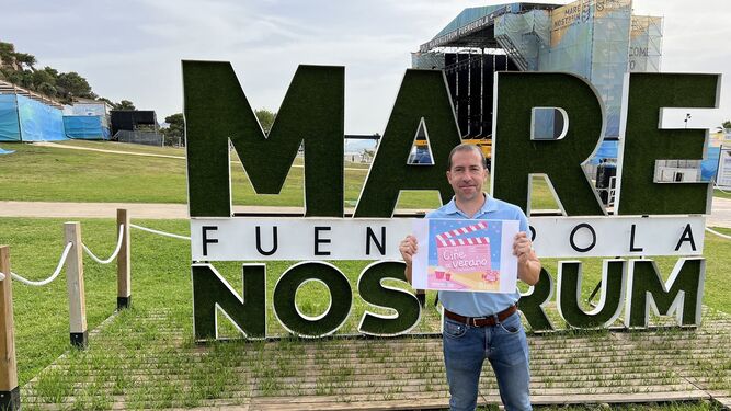 Concejal de Playas de Fuengirola, Javier Hidalgo en la presentación del Cine de Verano del recinto de Marenostrum.