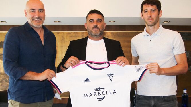 El Marbella FC presenta a Fajardo como su nuevo entrenador.
