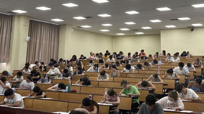 Imagen de los alumnos durante el examen de Historia de España en Selectividad 2022.