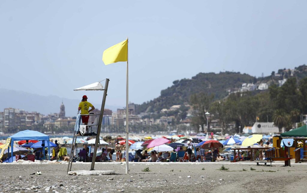 Fotos: Playas llenas en M&aacute;laga, en plena jornada electoral